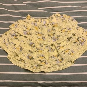 Aerie tiered lace trim ruffle skirt. Yellow with floral pattern. S.